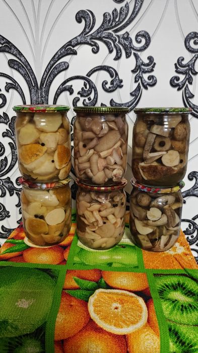 Гриби мариновані, Грибочки Маслята, Підосичники, Грибний паштет