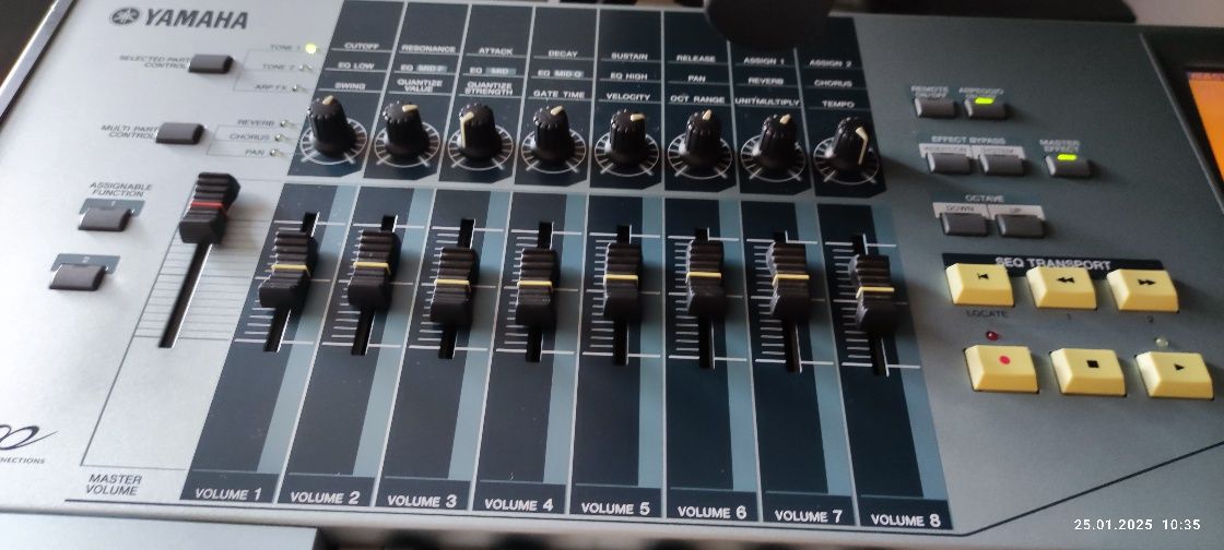 Syntezator Yamaha motif XS 6