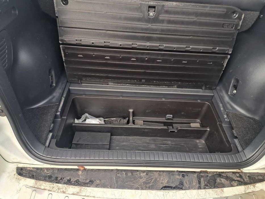 Toyota RAV4 біла