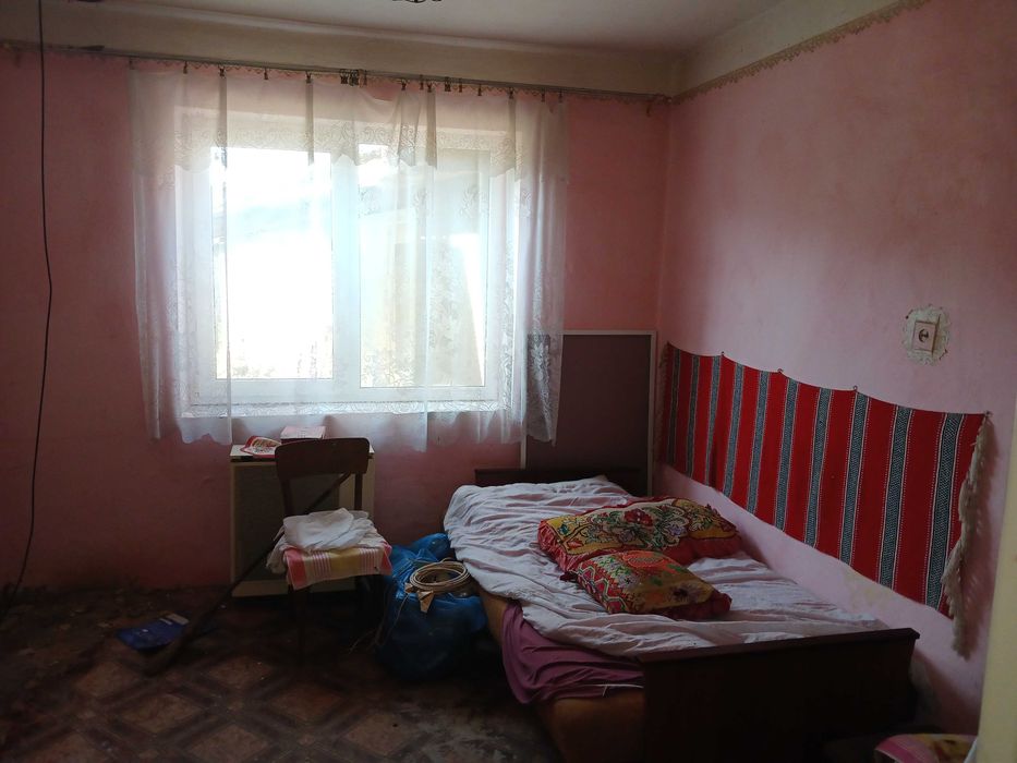 Будинок під бізнес та житло в затишному селі Берегівщини (ліс, озеро).