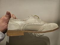 Złote oksfordy buty na ślub modne Bestelle r40
