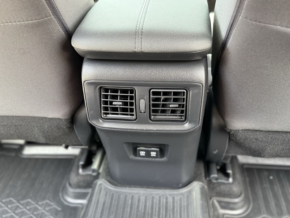 Офіційний ціленький Toyota Rav 4