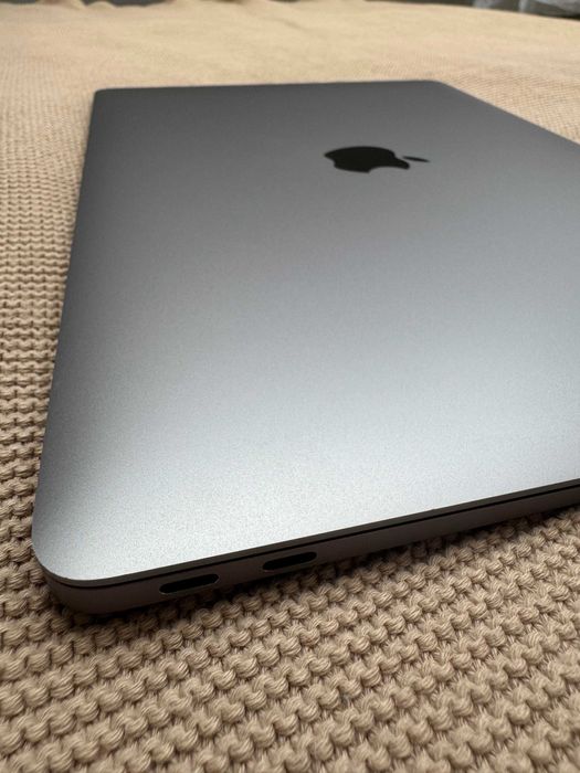 Apple MacBook Air 13.3" / M1 / 16GB / 1TB SSD - MGQN3B/A