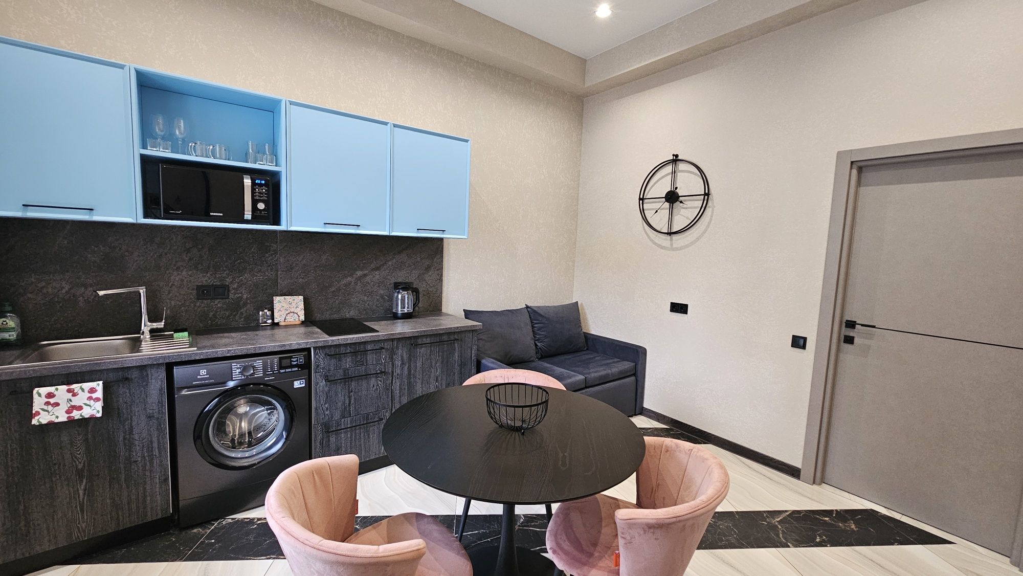 Lux apartments с бассейном возле "Золотого берега"
