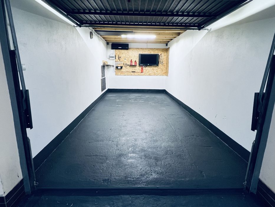 Garaż przy ulicy  J.Gagarina 21m2 + antresola 21m2 + klimatyzacja