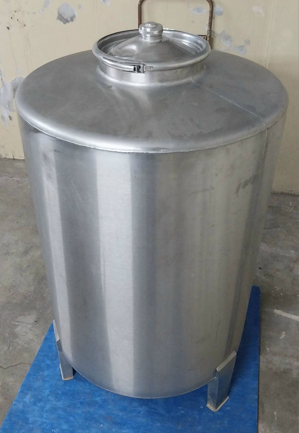 Cuba de 550L c/ nova , lavada e pronta a usar.Possibilidade de entrega