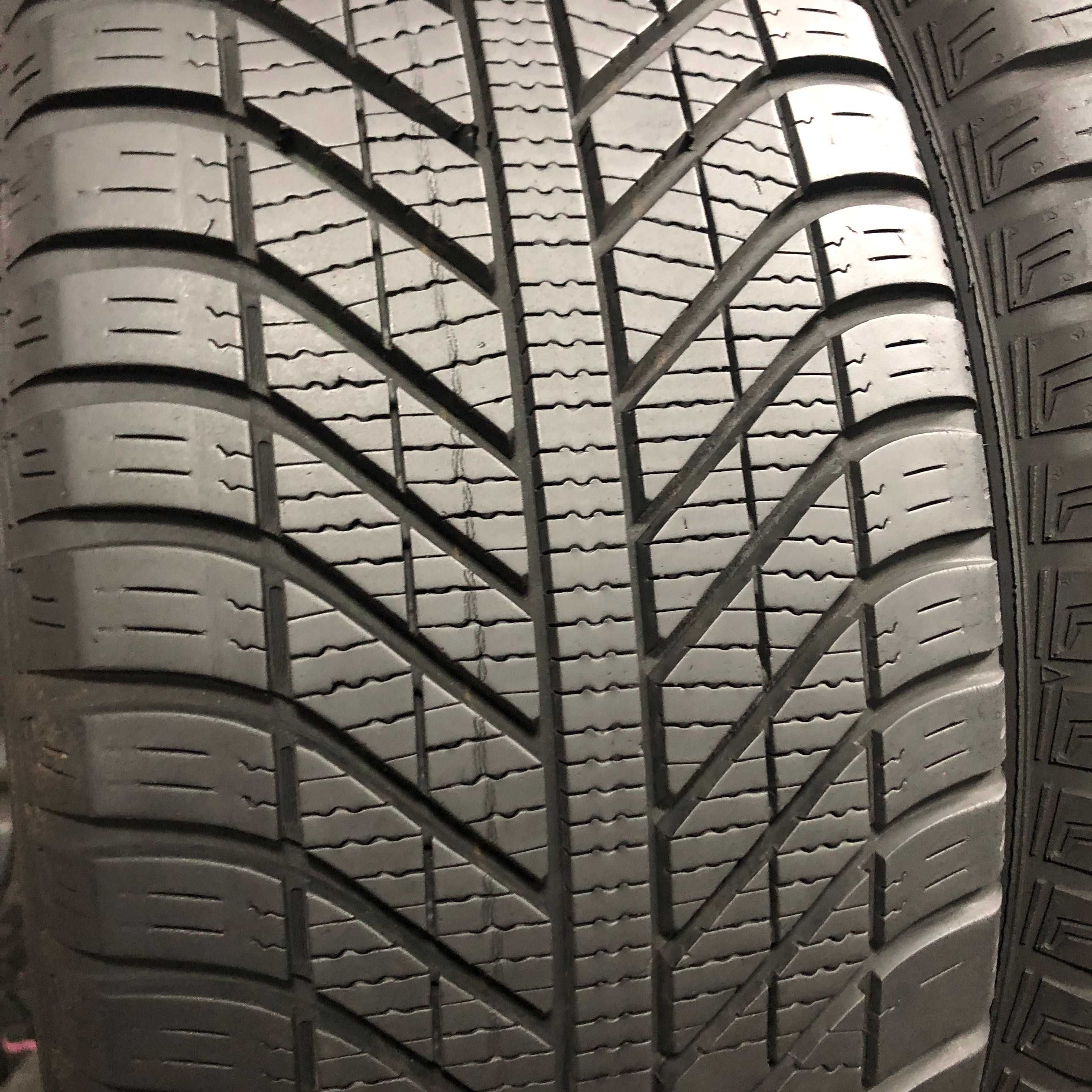 Шини БУ 205/55 R16 Goodyear Vector 4 Season Комплект