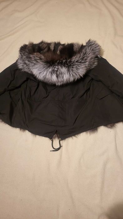 Krótka damska parka z futerkiem ze srebnego lisa
