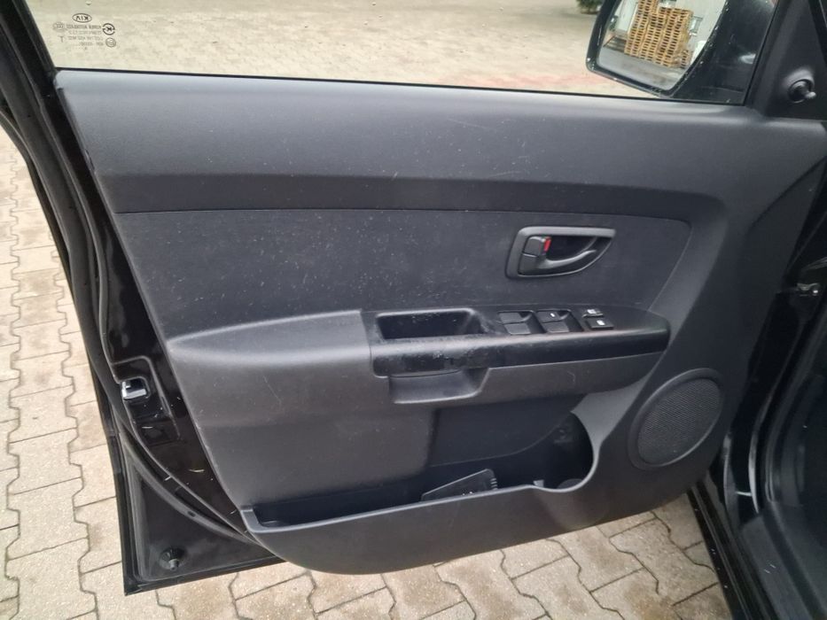 Kia Soul 1.6 benz z klimą modell 2009 do poprawek lakierniczych