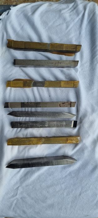 Ferros para tornos em Aço Rápido HSS confome as fotos