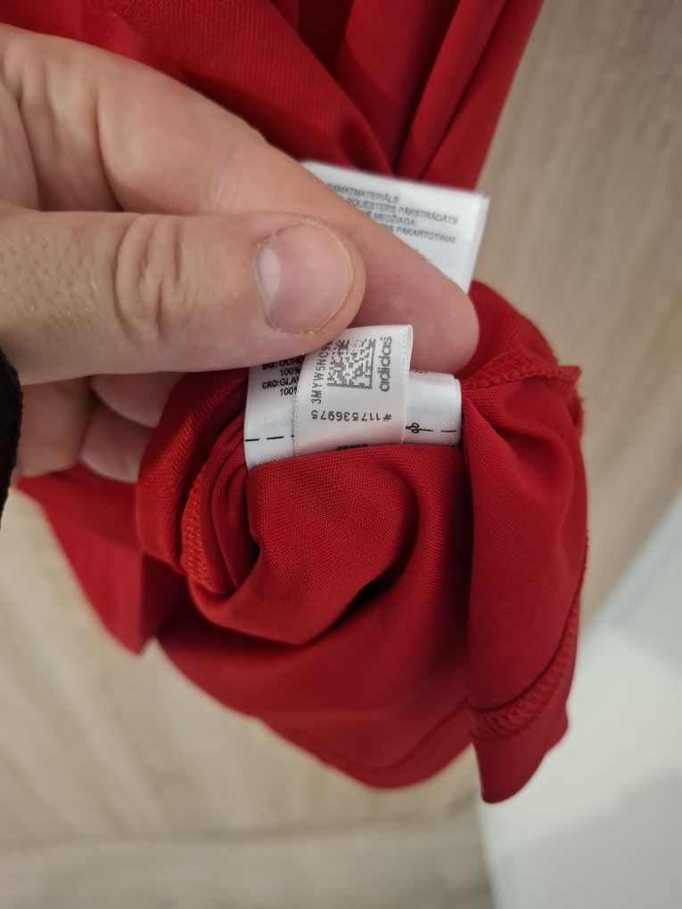 Koszulka Adidas.
