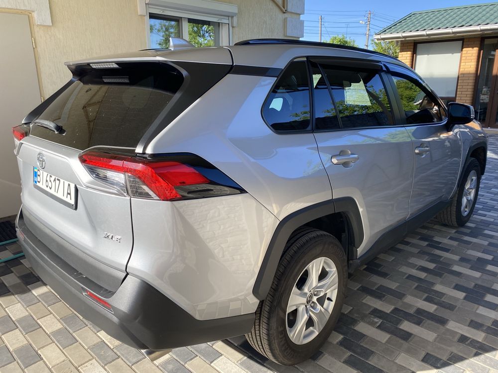 Toyota Rav 4  XLE - 2021 года