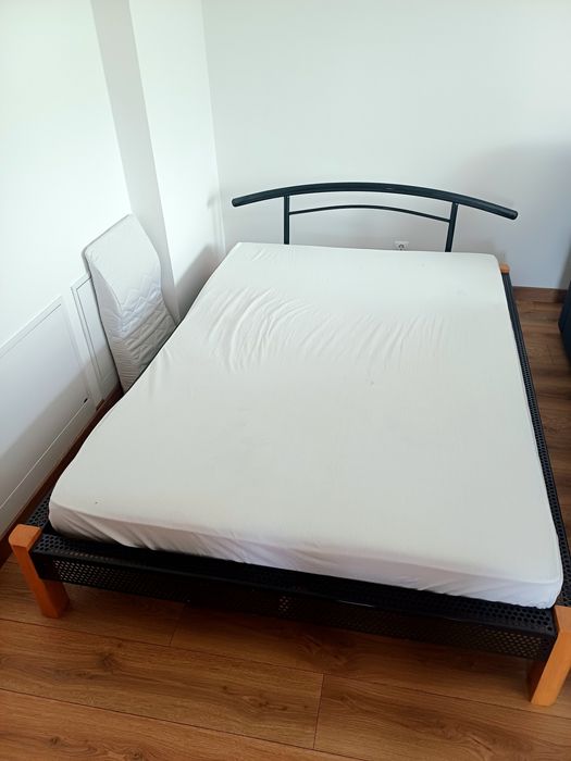 Łóżko dwuosobowe/małżeńskie