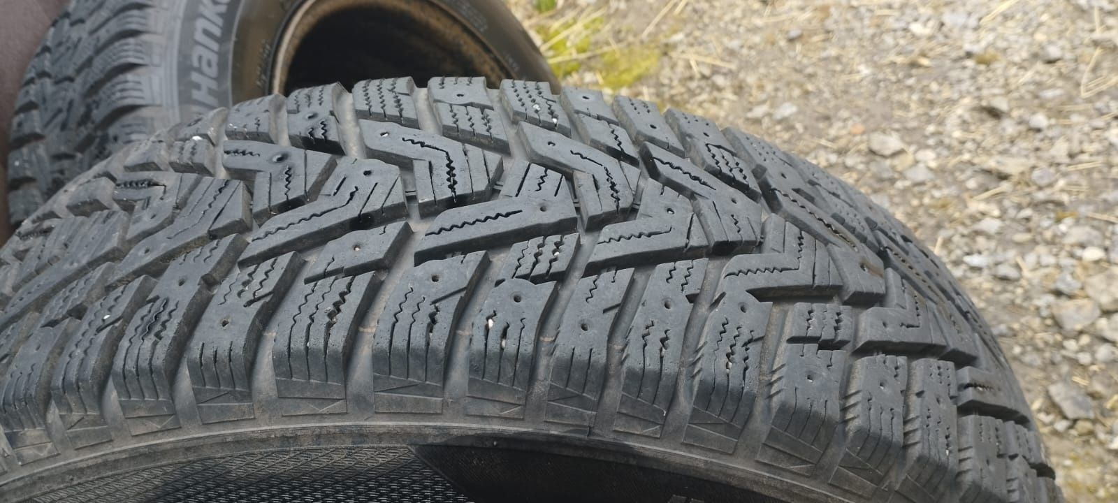 Продам зимову резину Hankook 185/70 R14 з дисками