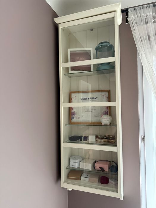 Witrynka IKEA Hemmnes