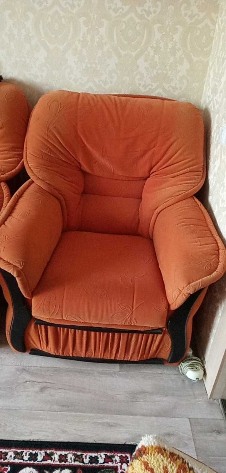 Продам диван та крісла