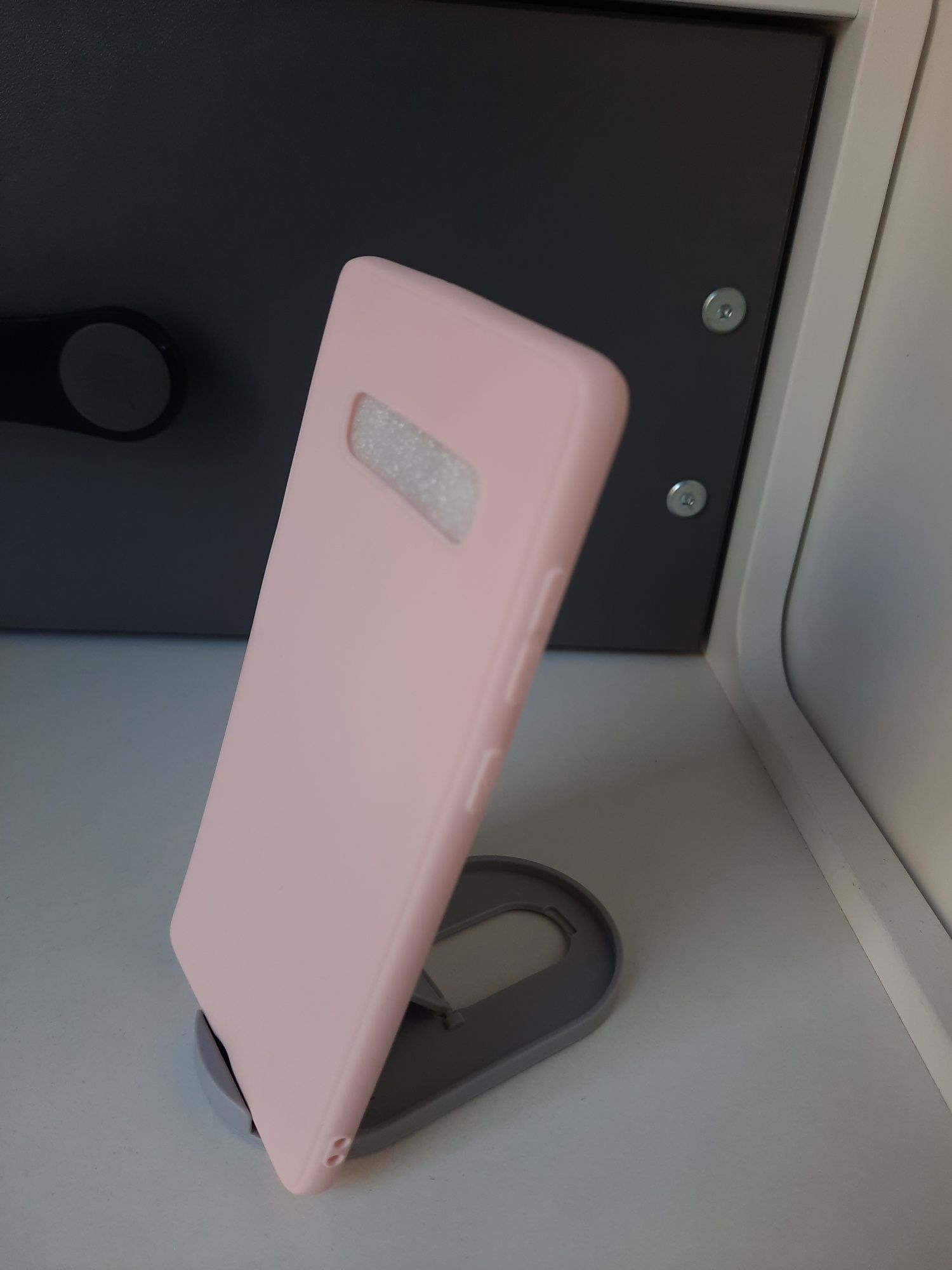 Etui na Samsung s10 plus z folią ochronną na wyświetlacz.