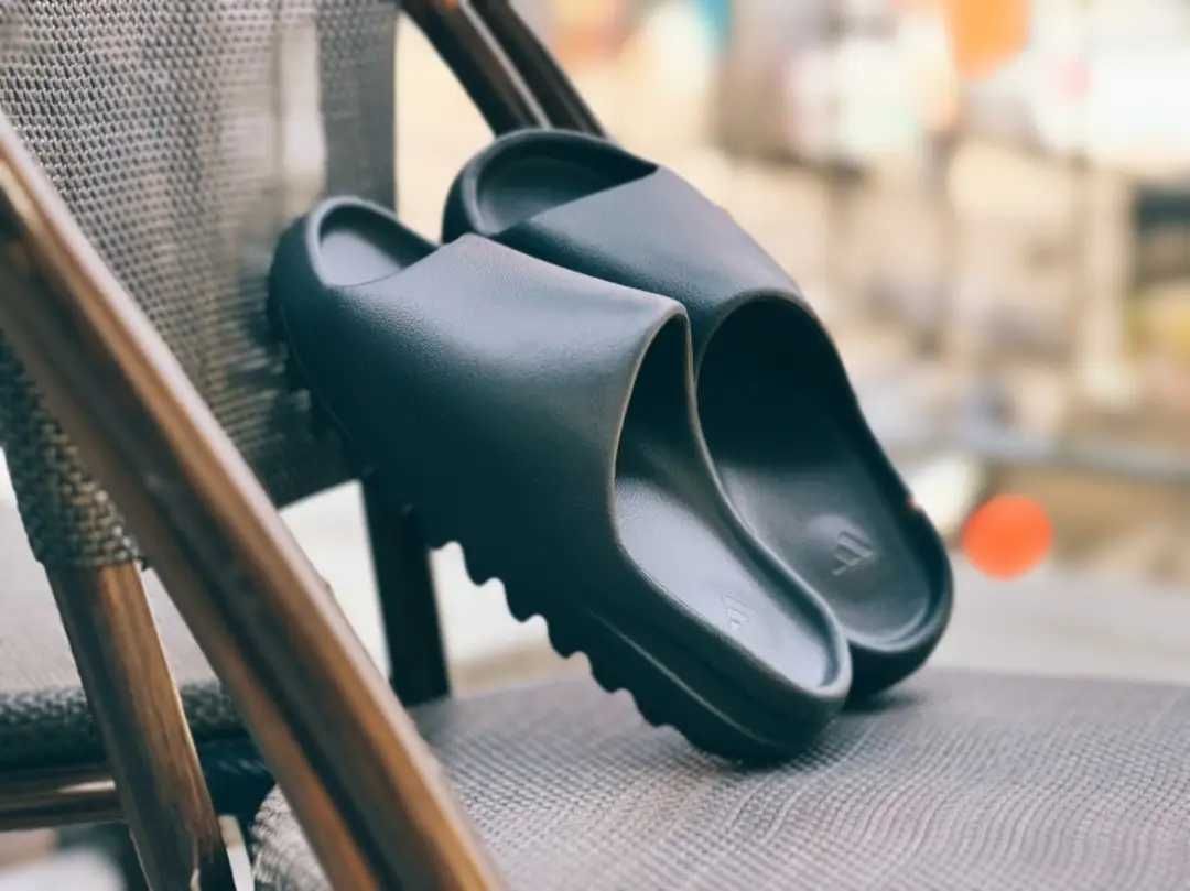 Projekt komety !Adidas Yeezy Slide Onyx R.  43