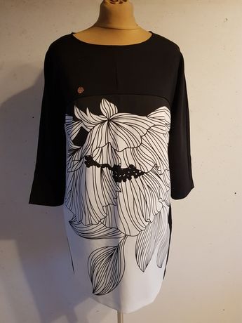 Sukienka marki Monnari prosty fason kwiatowy wzór roz.38