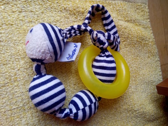 Brinquedos para bebé com guizos