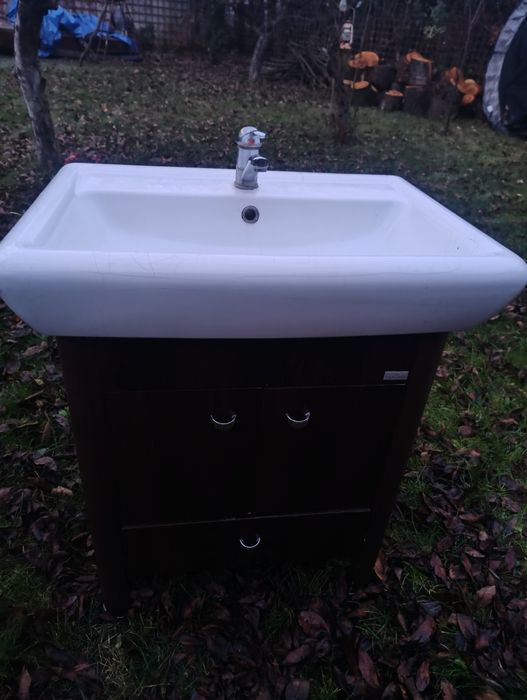 Szafka  z umywalką i bateria Cersanit 60 Venge