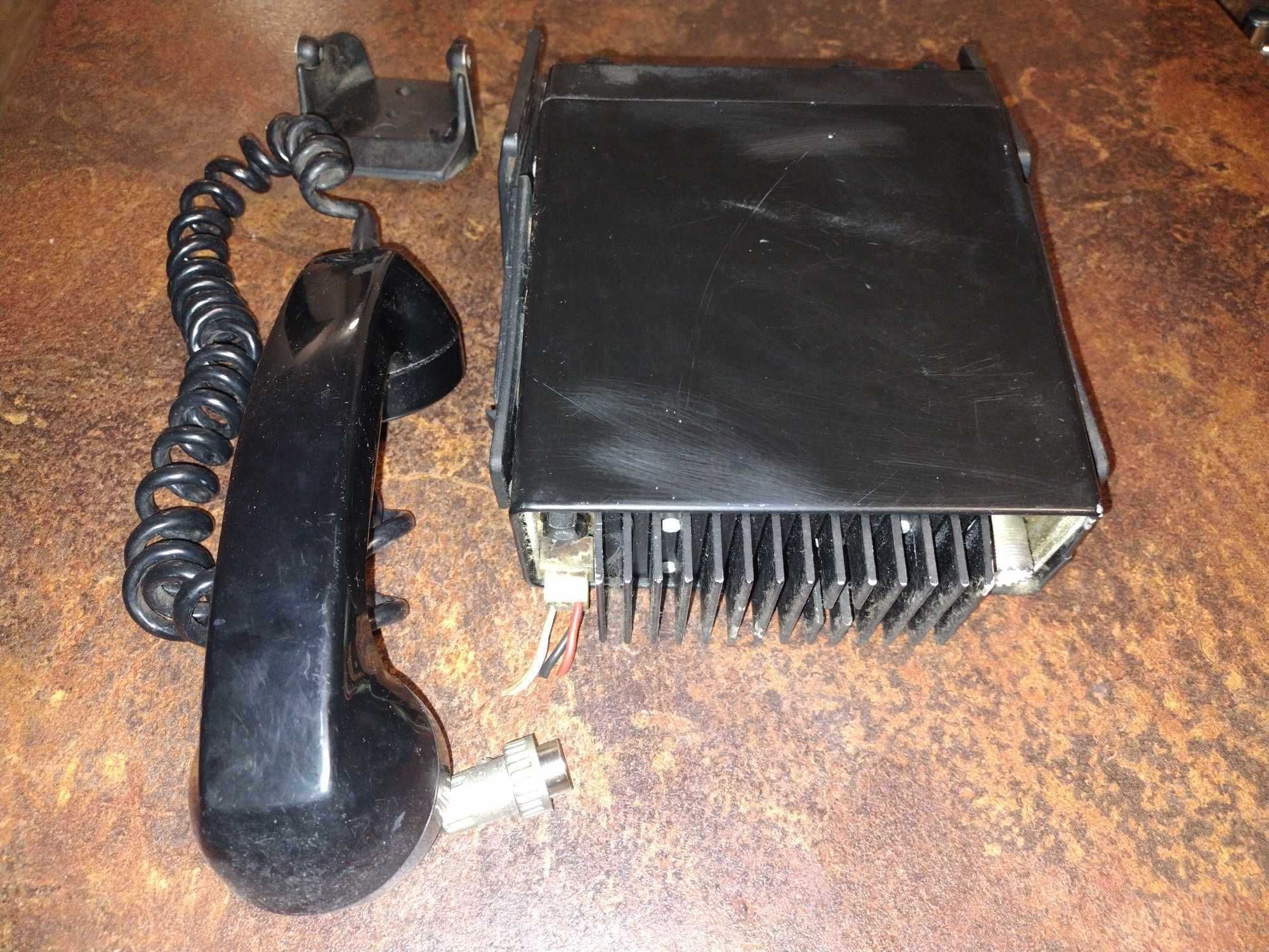 Radiotelefon morski VHF SHIPMATE RS 8000 z szufladą mocującą.