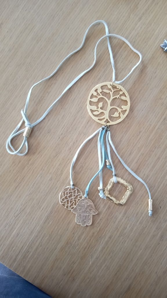 Pulseiras, brincos....Bijuteria