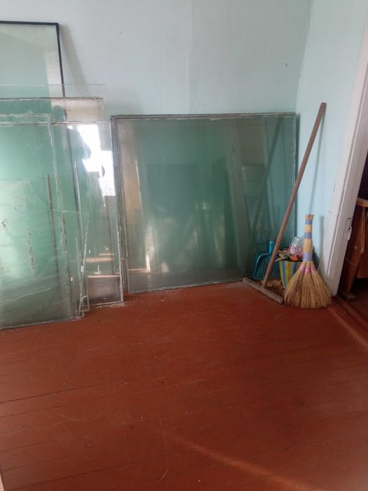 предлагаю стекло  3мм,4мм, 6мм, 8мм.