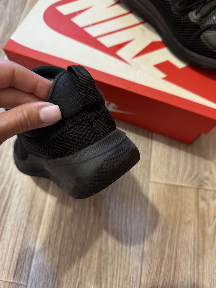 Кросівки Nike, ромір 38