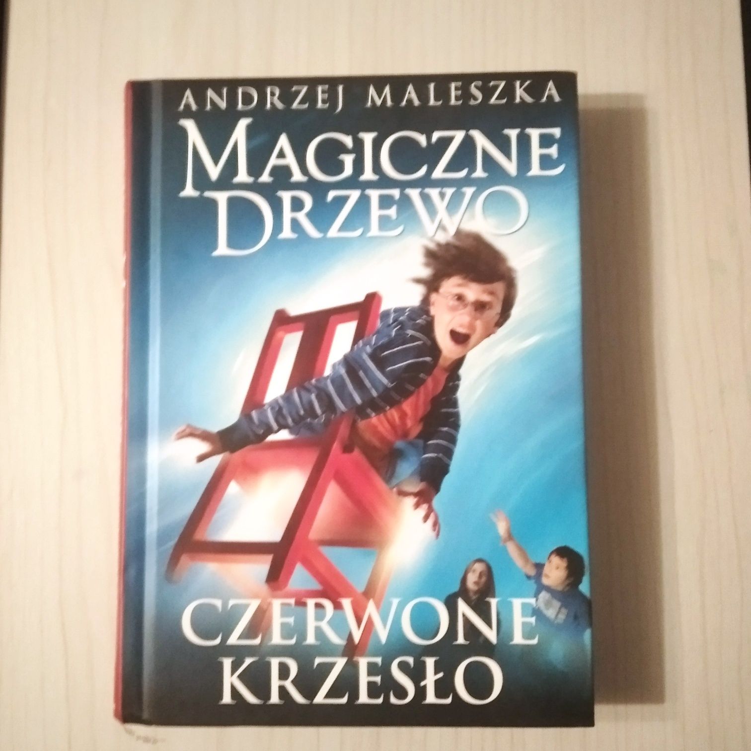 Książka Magiczne Drzewo Czerwone Krzesło