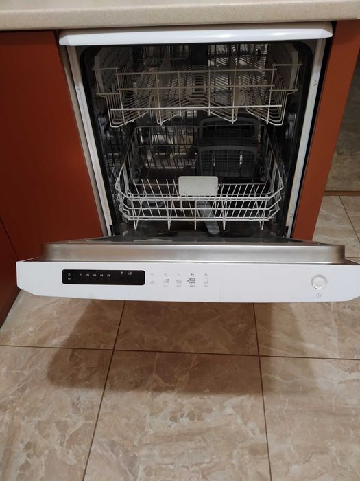 Продам посудомоечную машину