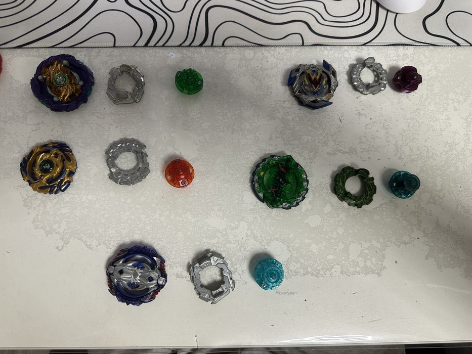 Продам бейблейд є запускачки