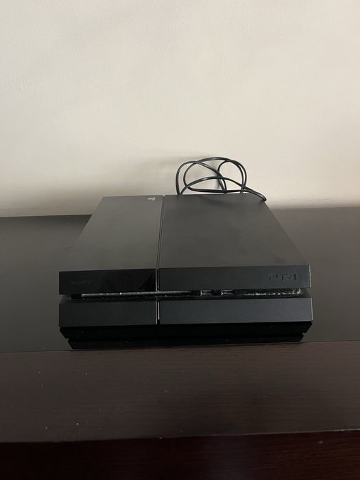 Playstation 4 com 2 comandos