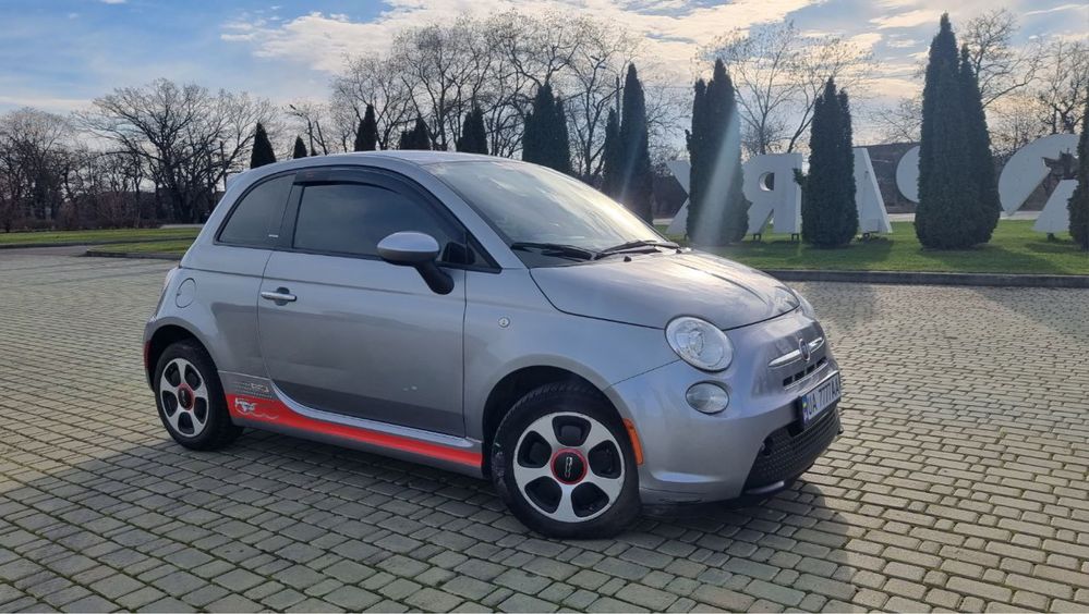 Машина Fiat 500e