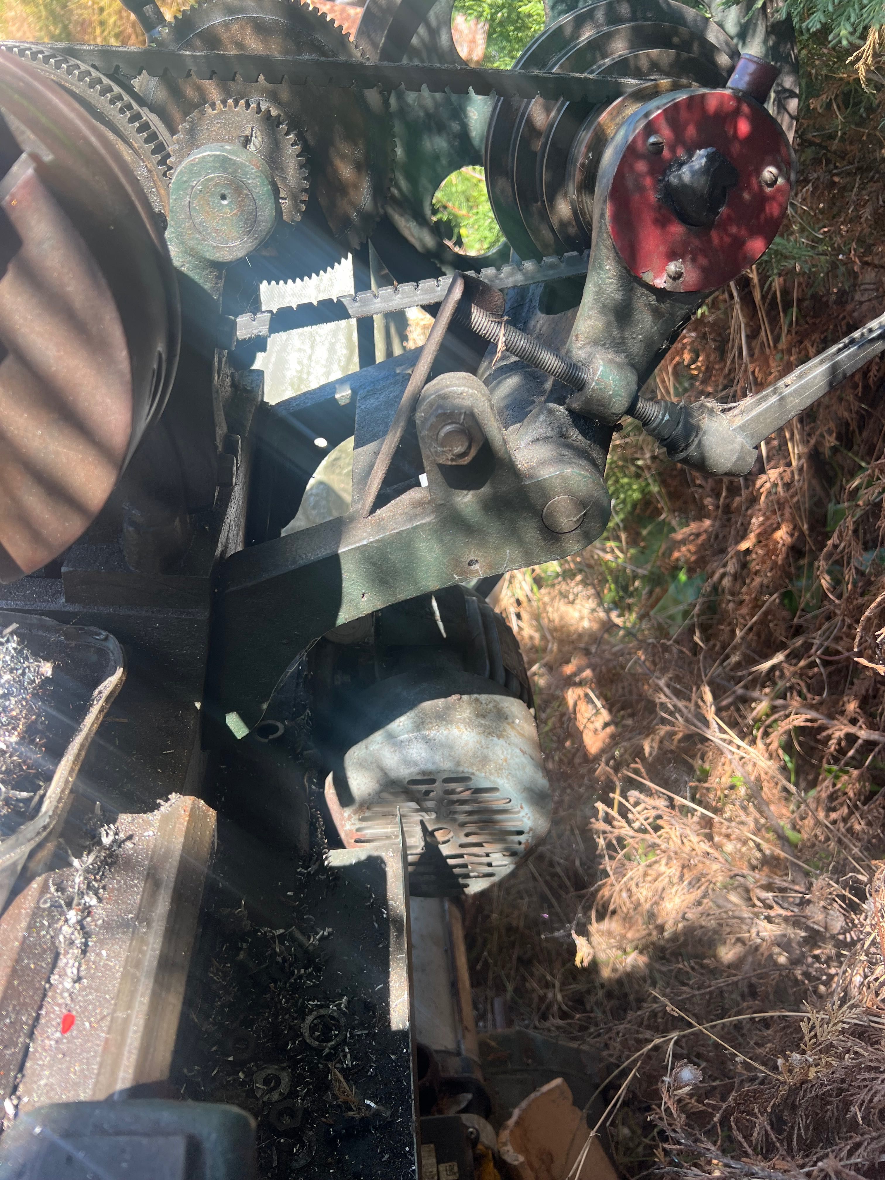 Torno mecânico com motor monofásico