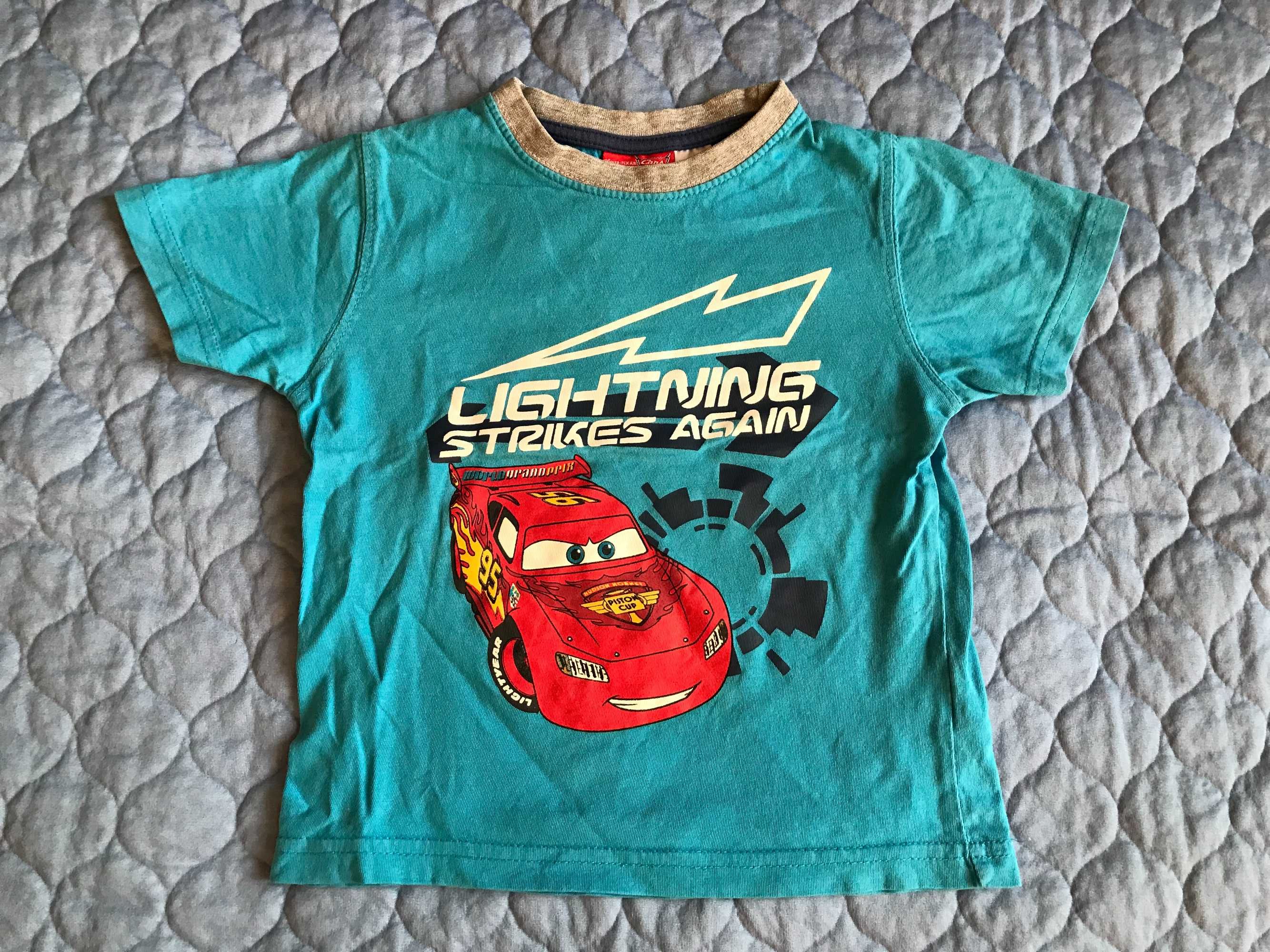 T-shirt z motywem czerwonego auta z bajki Cars, bawełna rozmiar 98