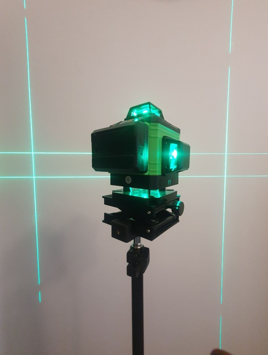 nivel laser 16 linhas com tripé como novo