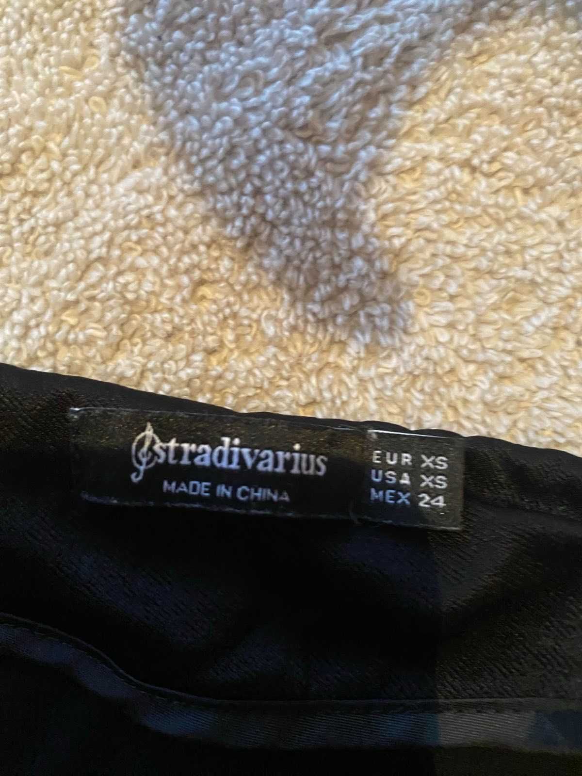 спідниця в білизняному стилі міні STRADIVARIUS