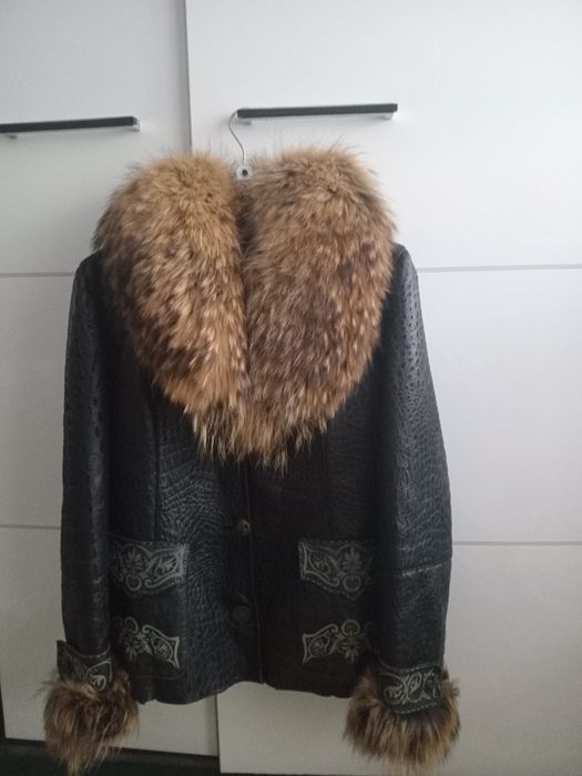 Шкіряна жіноча куртка