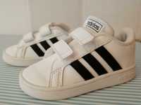 Sapatilha adidas 21