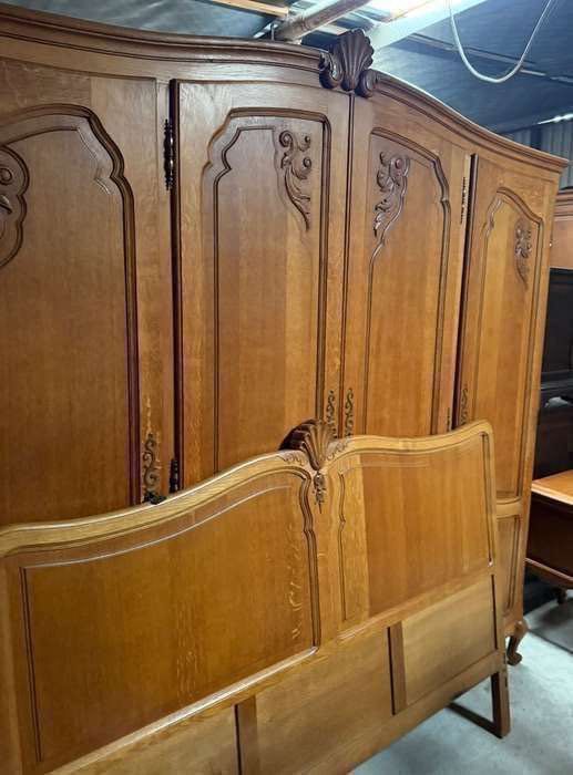 Sypialnia w stylu Ludwika-szafa,toaletka,szafki,łóżko