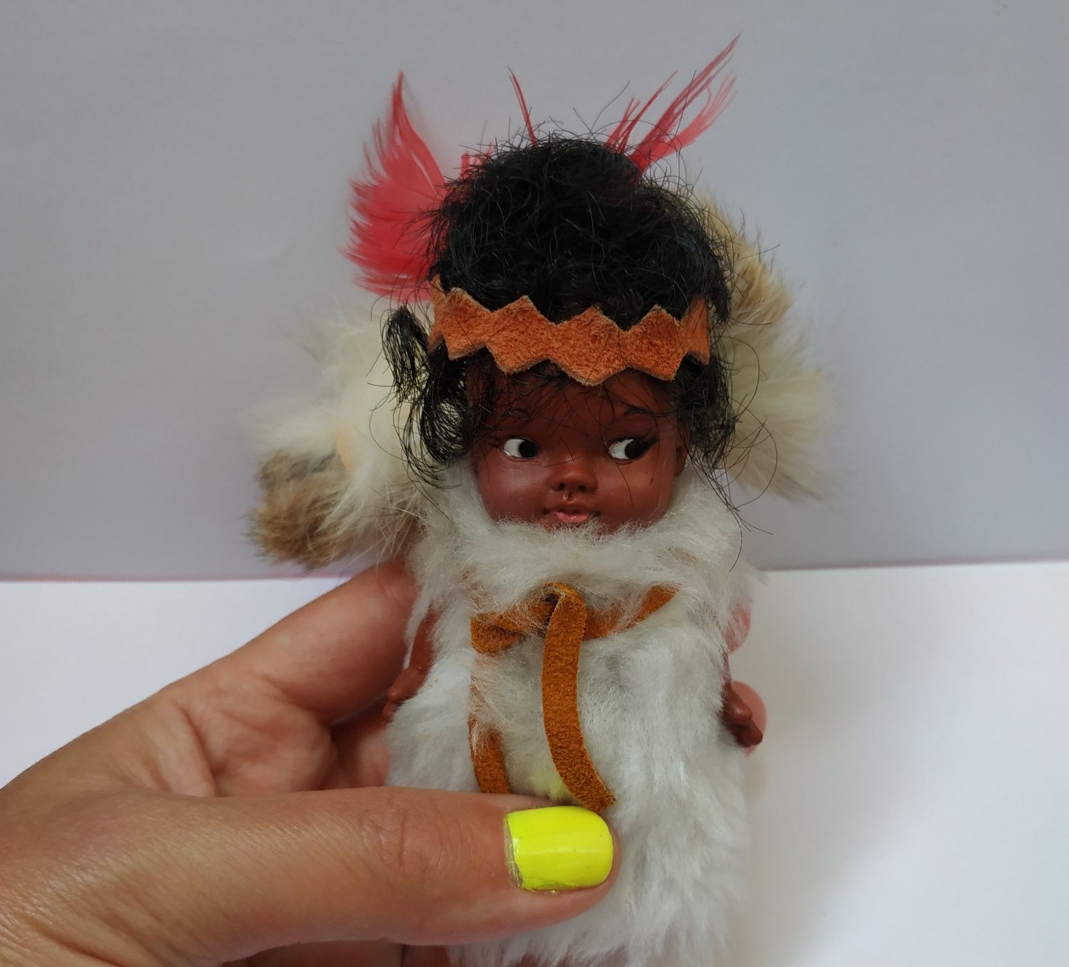 Винтажная кукла, индеец