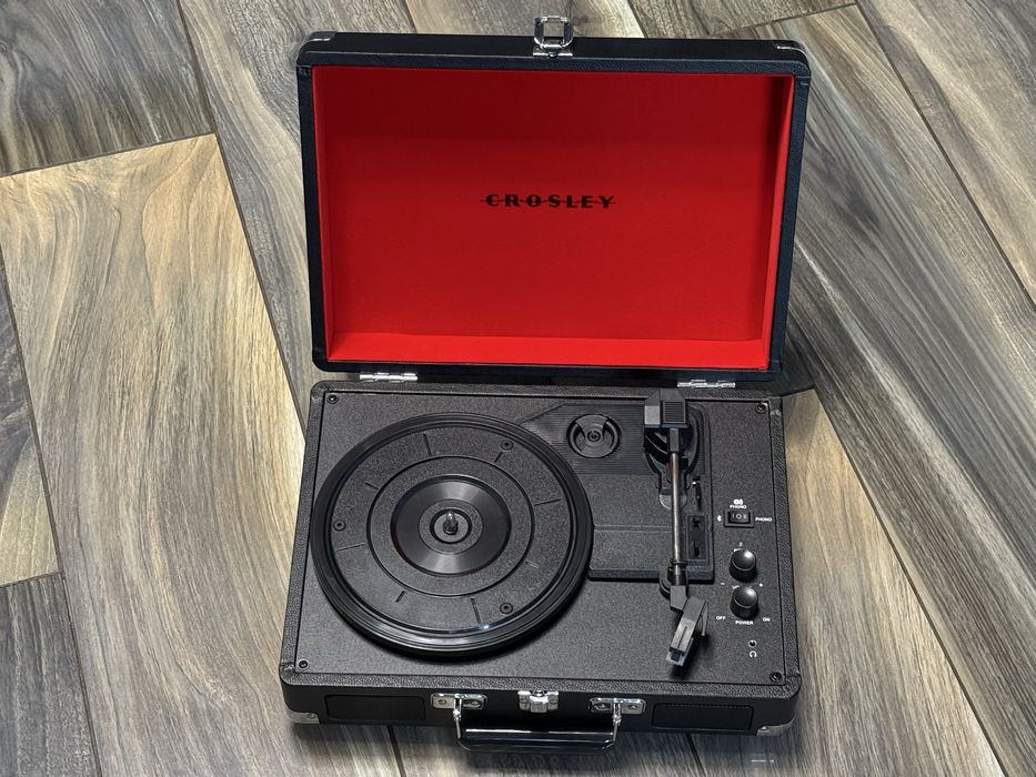 Виниловый проигрыватель Crosley Cruiser Deluxe - Black