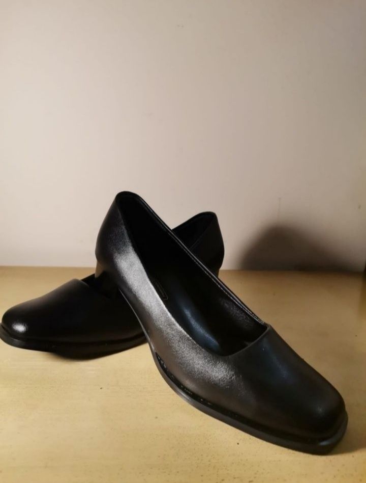 Sapatos académicos em pele genuína ( tamanho 36)