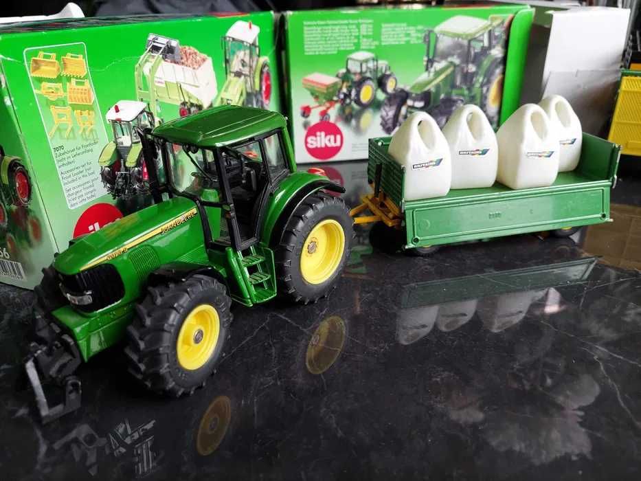 Siku 3252 Ciągnik Traktor John Deere 6920s z przyczepą 2 osiową  1:32