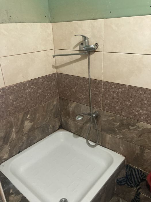 Продам кімнату в чотирьох кімнатній квартирі