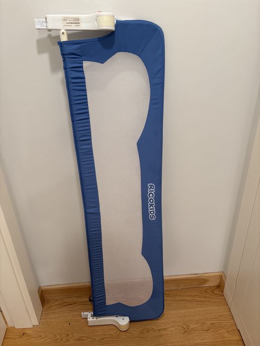 Barierka zabezpieczajaca do łóżka