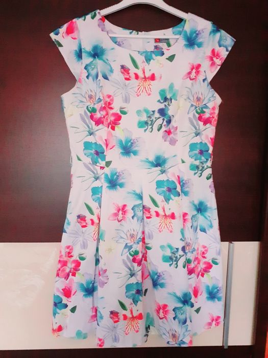 Sukienka w kwiaty r.44