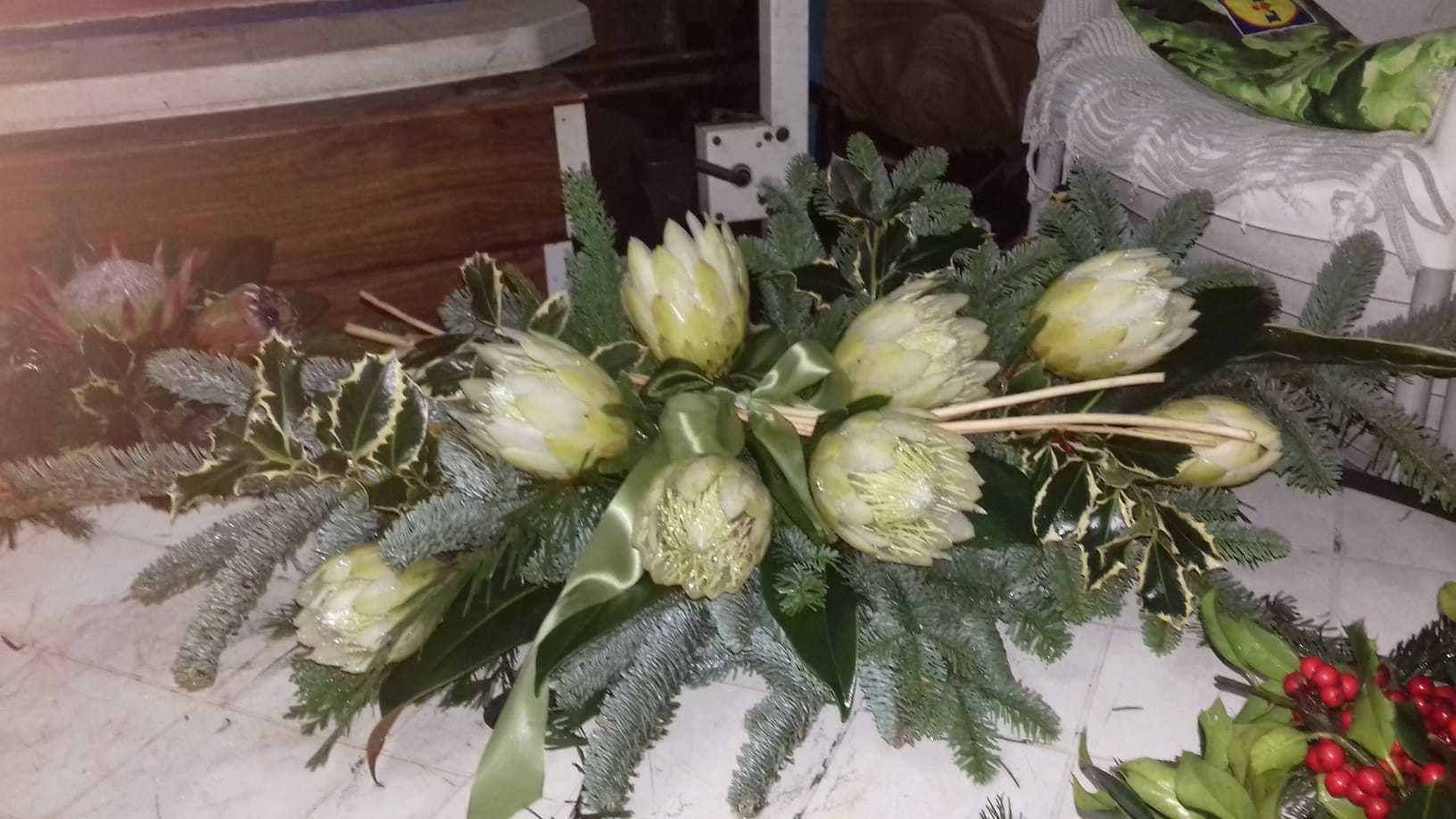 Faço Arranjos de Flores - Casa Cemitério Casamentos e outros