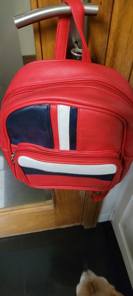 Mochila vermelha